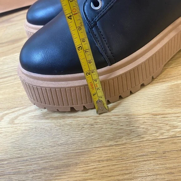 Boots with the fur! Platform “combat “ boots size 8 EUC - Picture 16 of 16